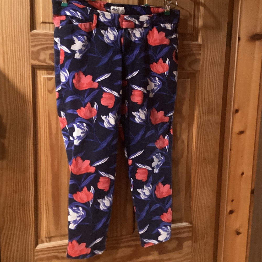 Old Navy Women’s Pixie Pants- Size 12 - stretchy